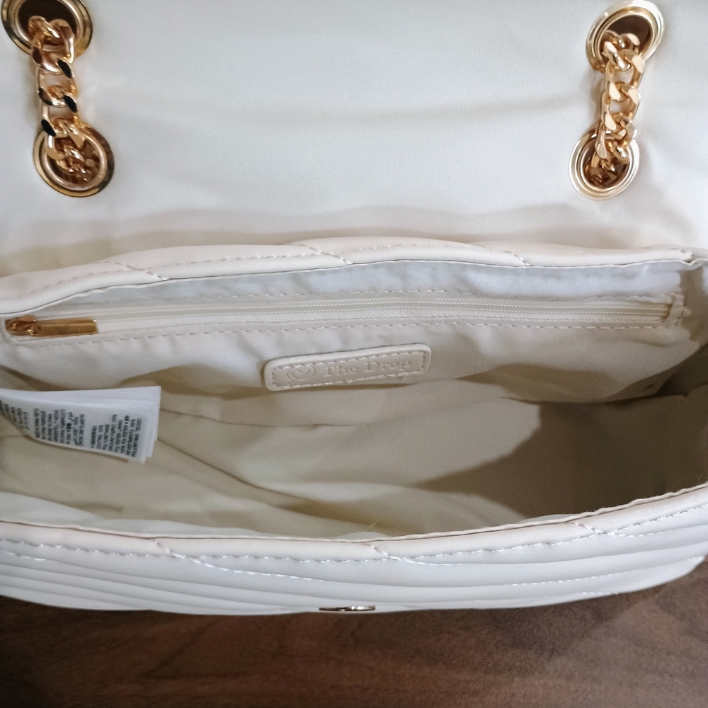 Chic Quilted White Soft Vegan Leather Shoulder Bag with Gold Chain - Picture 6 of 6